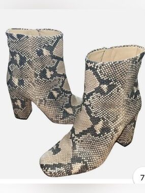 NEW IN BOX❗️Vince Camuto DANNIA Snake-Print Block Ankle Boot Size 8.5